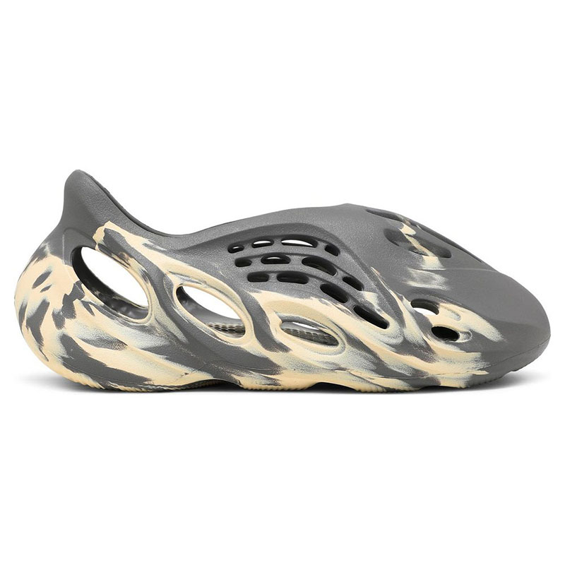 Y**zy foam runner ''mxt moon grey''