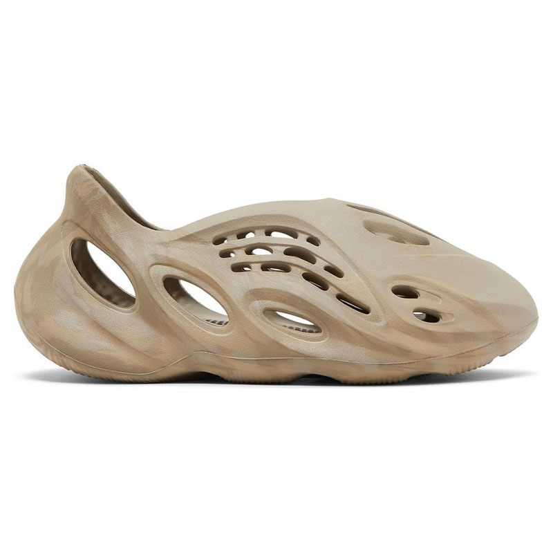 Y**zy foam runner ''stone sage''