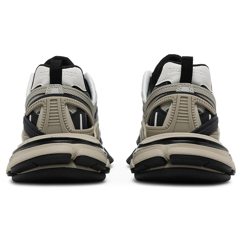 Ba*len*cia*ga track.2 