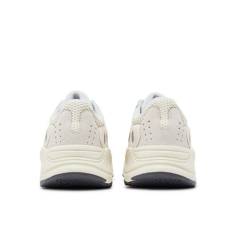 Y**zy boost 700 "analog"