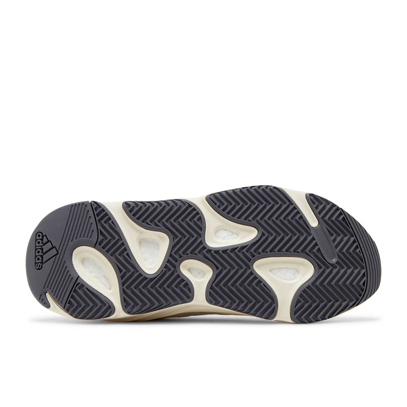 Y**zy boost 700 "analog"