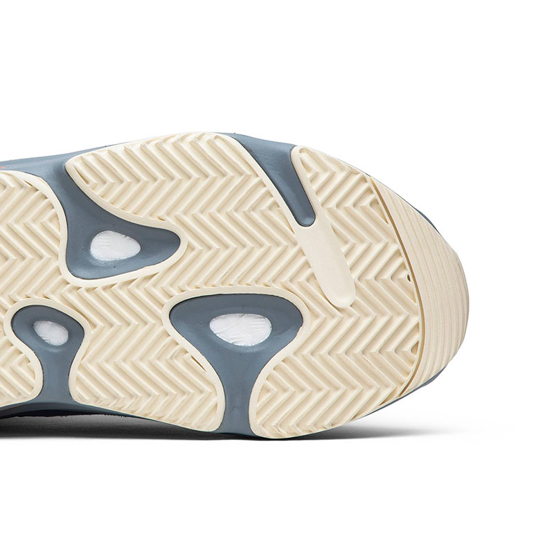 Y**zy boost 700 "inertia"