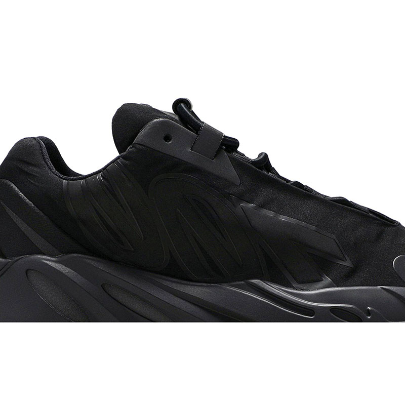 Y**zy boost 700 mnvn 