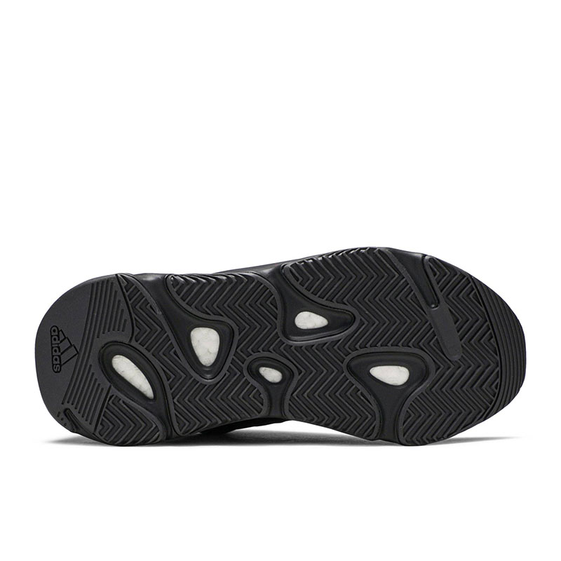 Y**zy boost 700 mnvn 