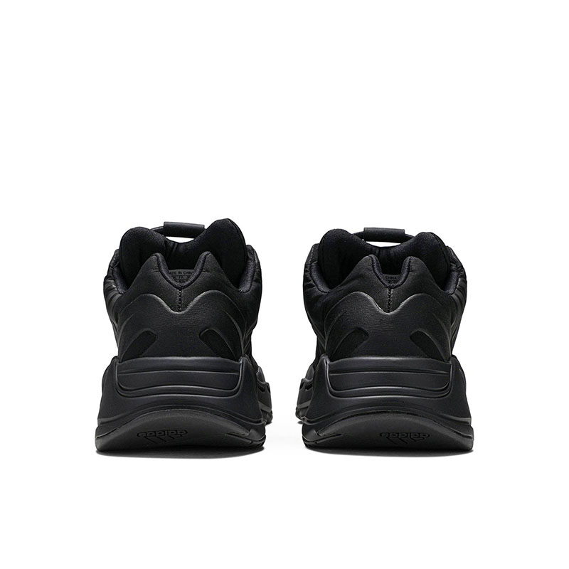 Y**zy boost 700 mnvn 