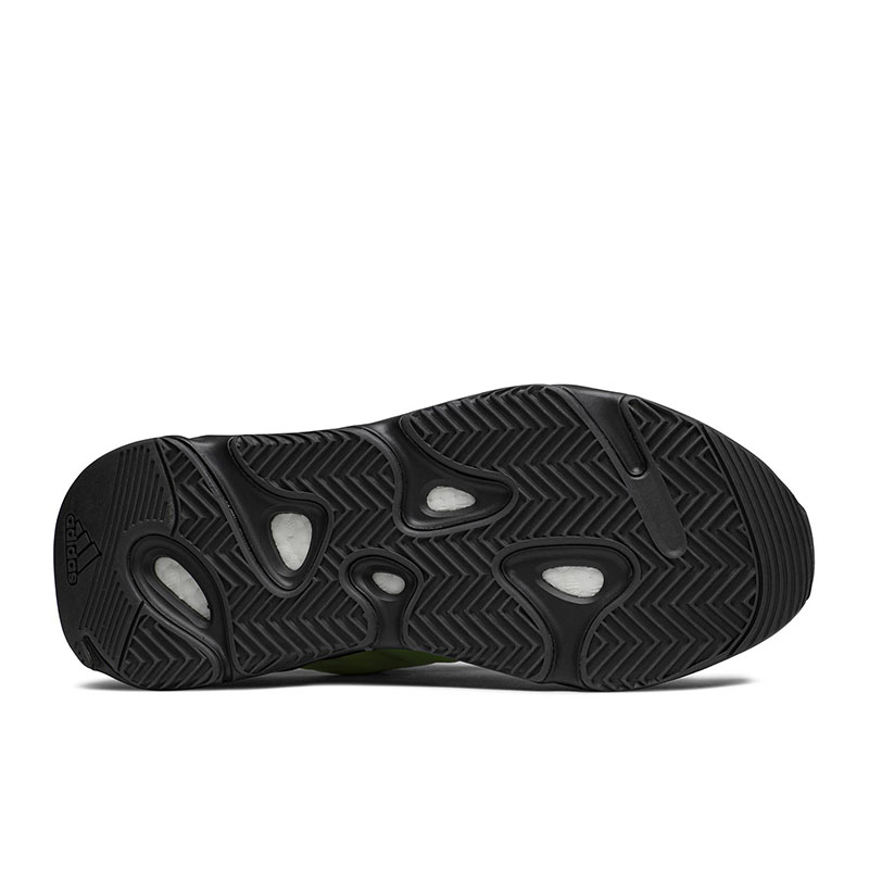 Y**zy boost 700 mnvn 