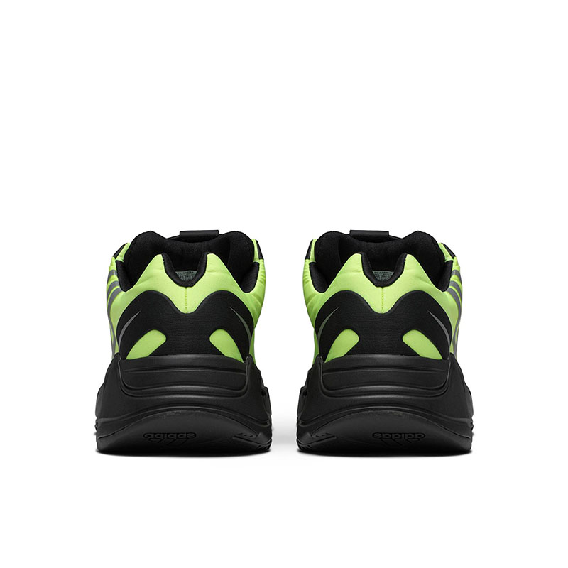 Y**zy boost 700 mnvn 