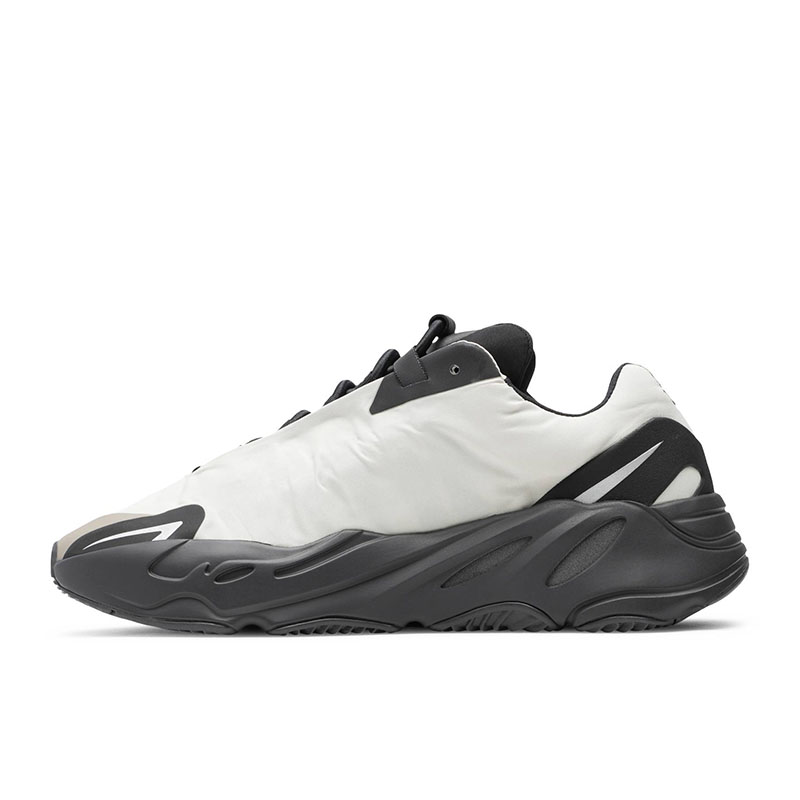 Y**zy boost 700 mnvn 