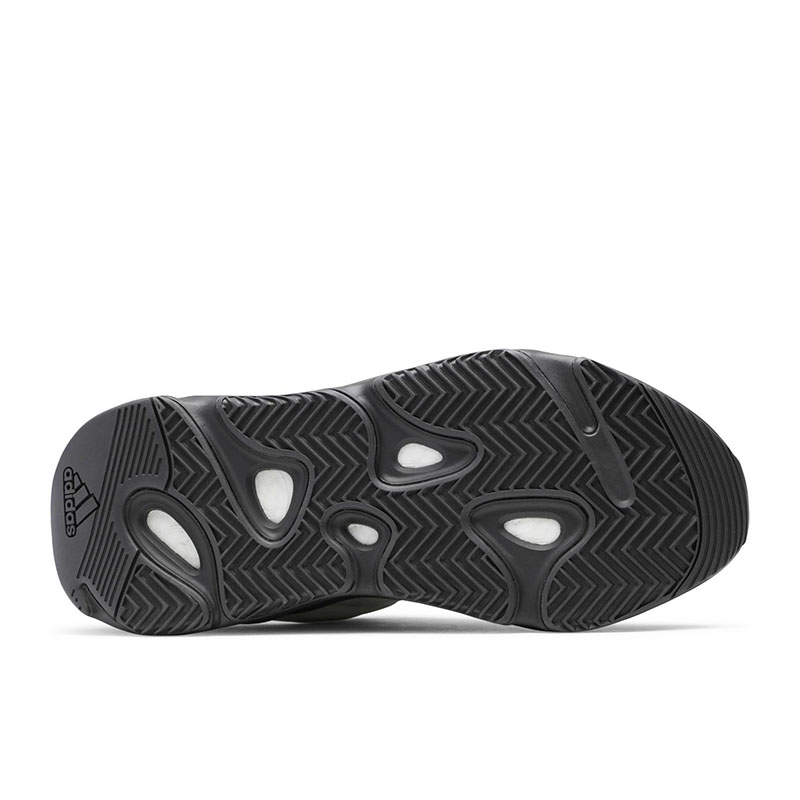 Y**zy boost 700 mnvn 