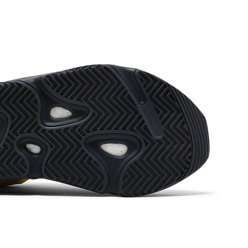 Y**zy boost 700 mnvn