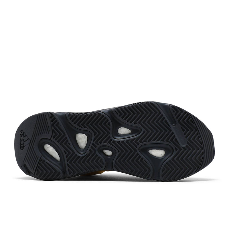 Y**zy boost 700 mnvn