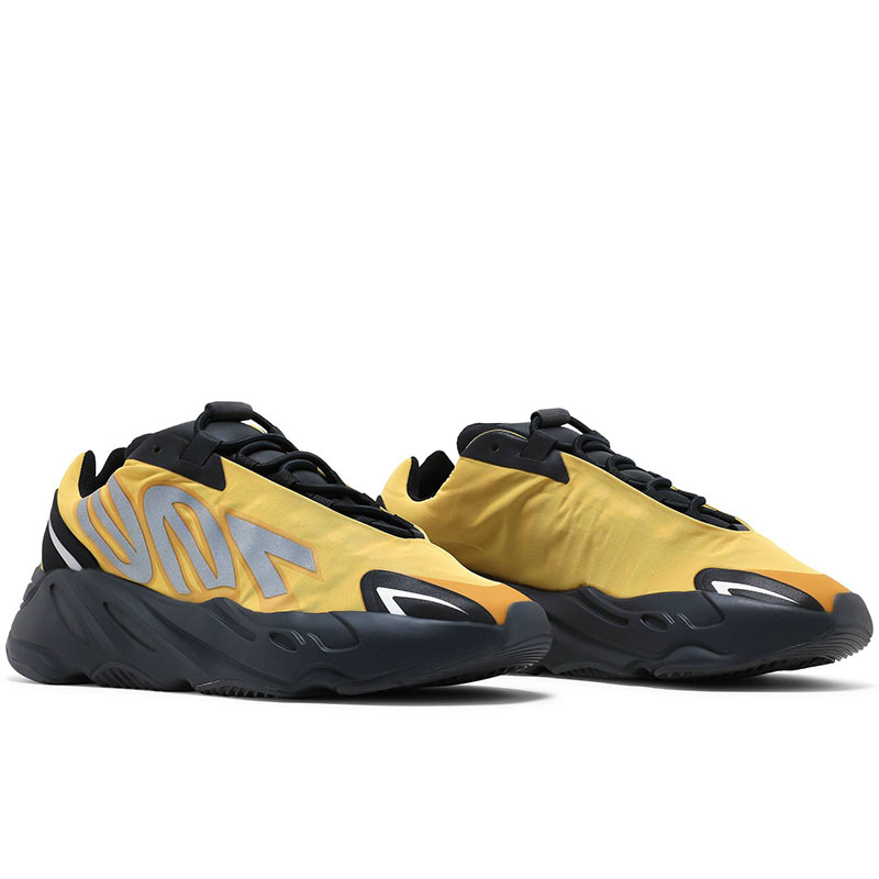 Y**zy boost 700 mnvn