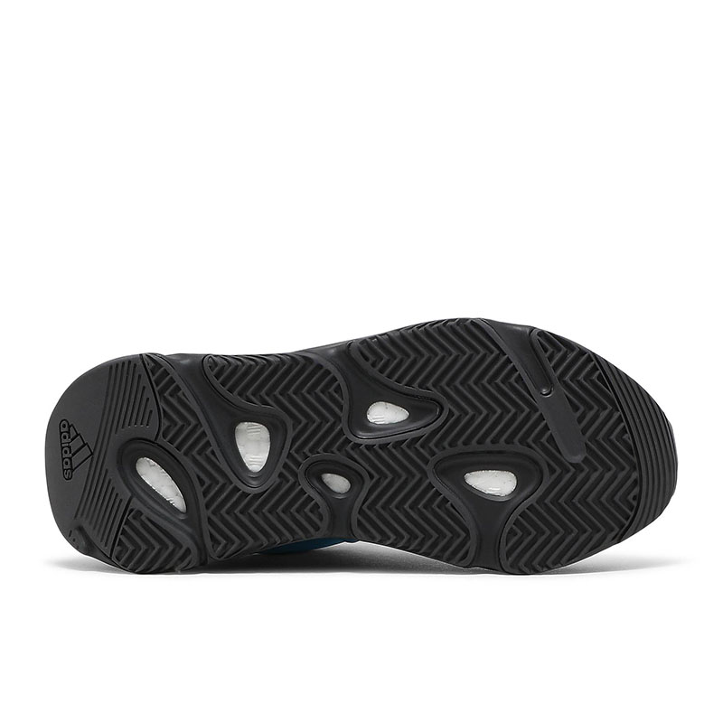 Y**zy boost 700 mnvn 