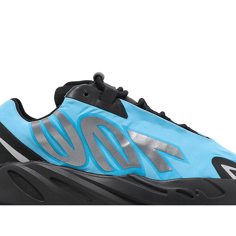 Y**zy boost 700 mnvn 