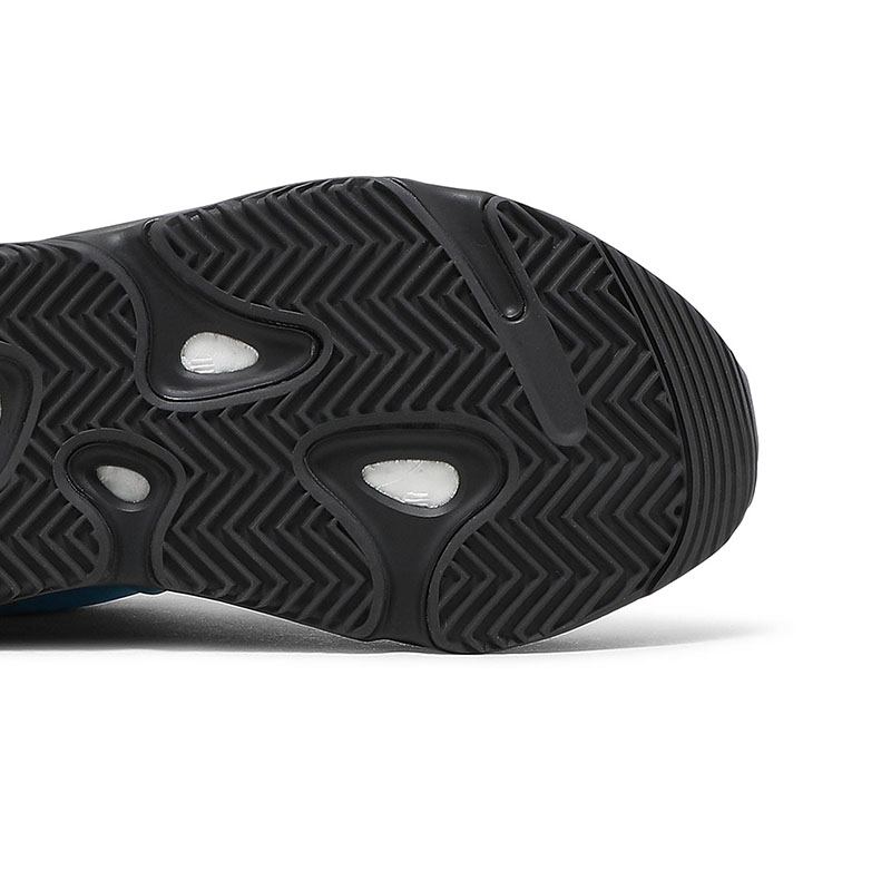 Y**zy boost 700 mnvn 