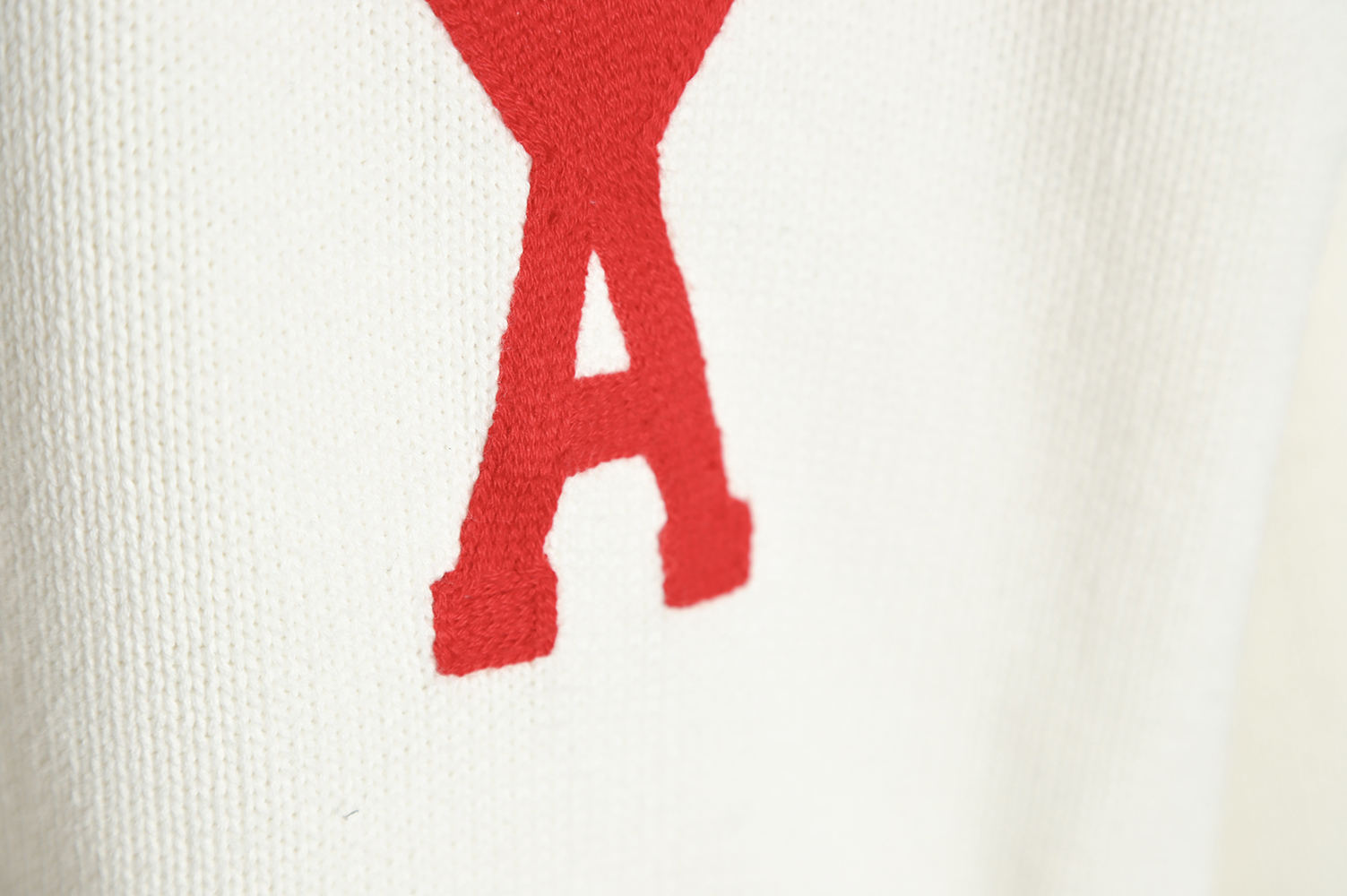 AMI PARIS 21FW Heart Embroidered Round Neck Sweater TSK2