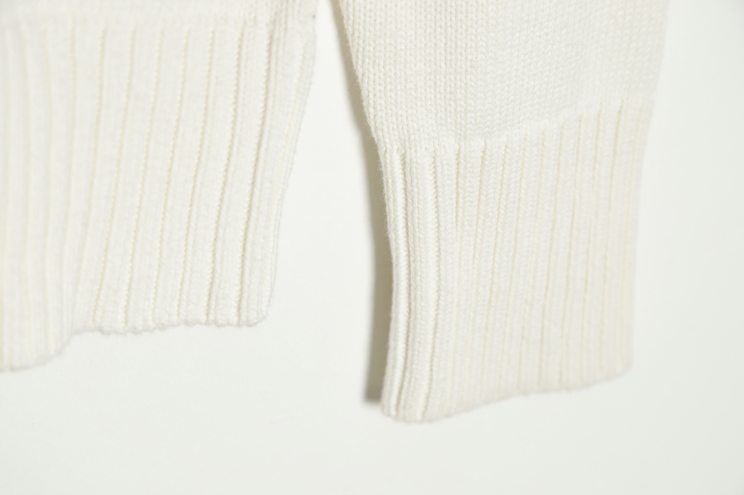 AMI PARIS 21FW Heart Embroidered Round Neck Sweater TSK2