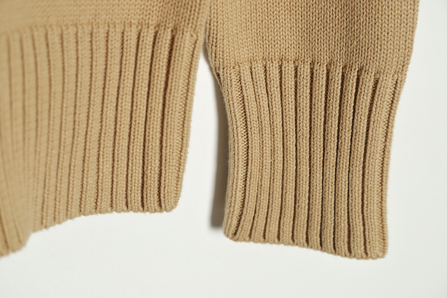 AMI PARIS 21FW Heart Embroidered Round Neck Sweater TSK4