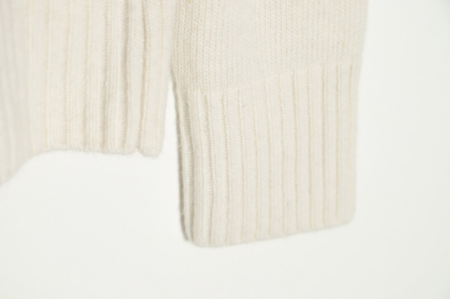 AMI PARIS Heart Turtleneck