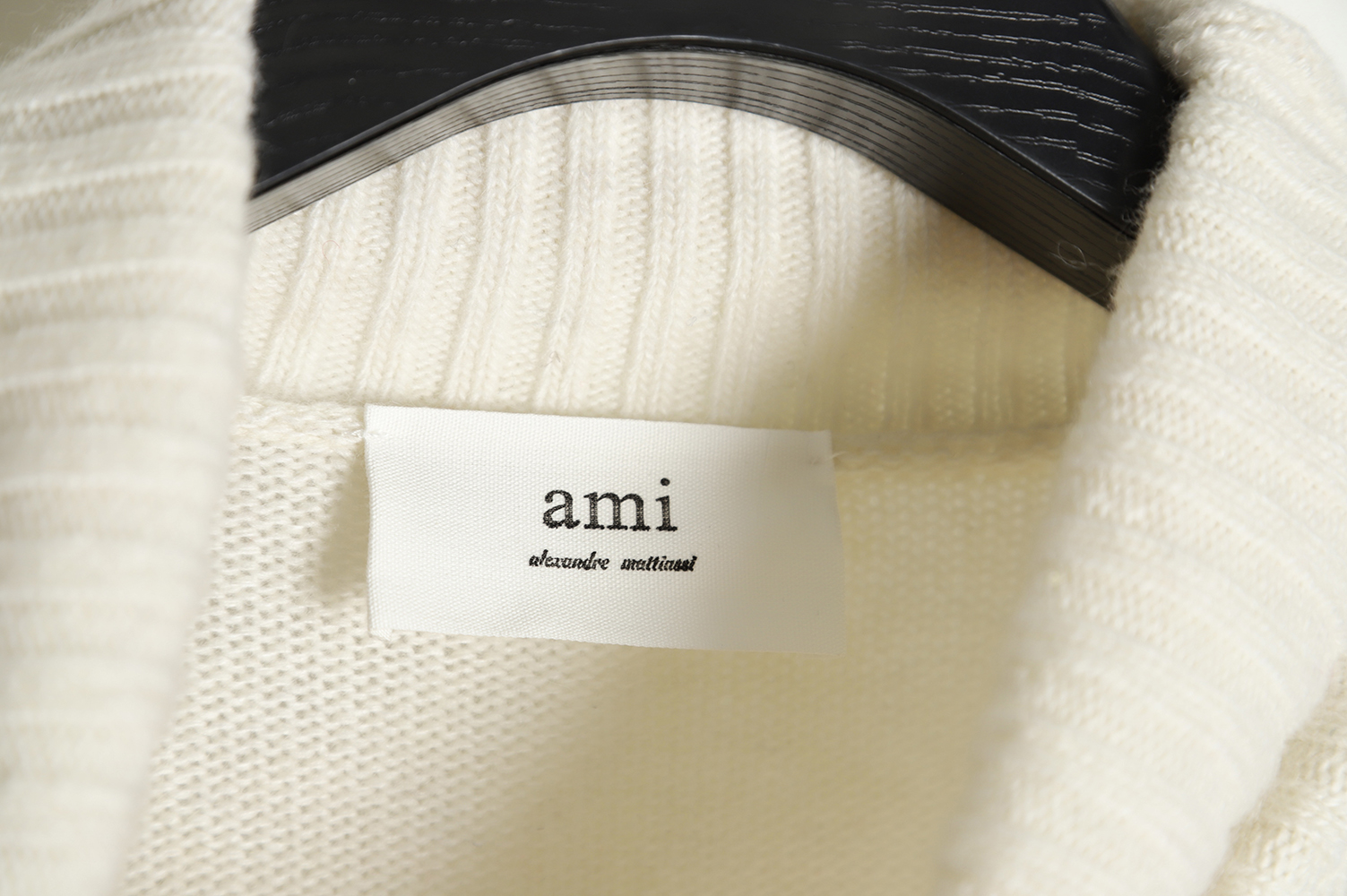 AMI PARIS Heart Turtleneck