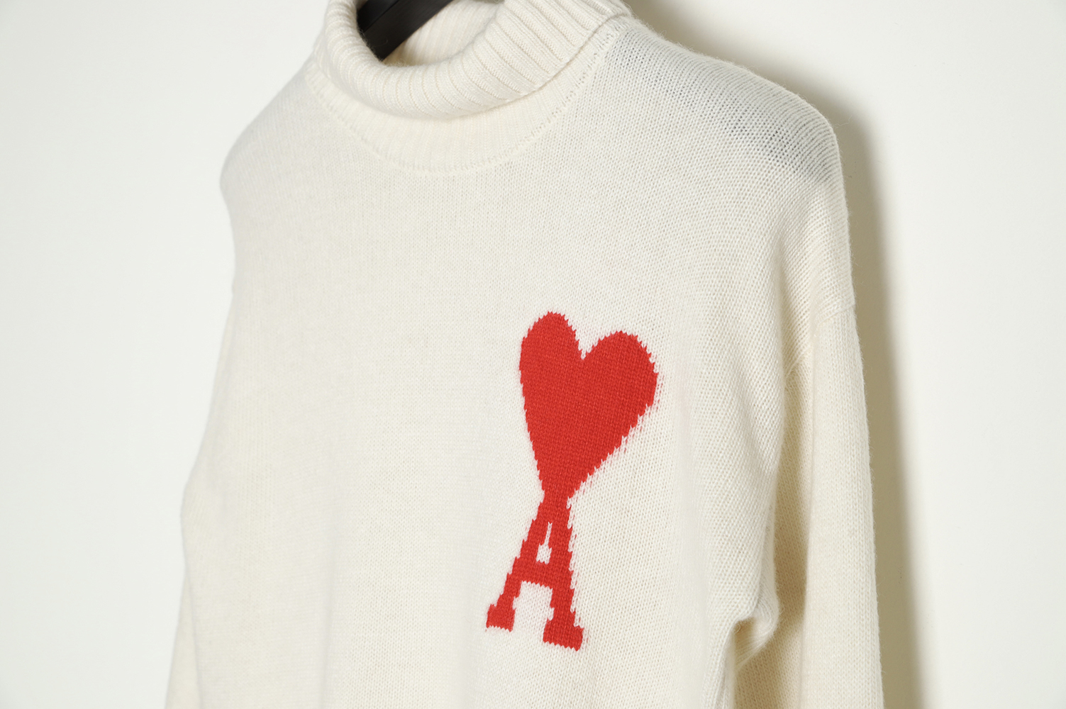 AMI PARIS Heart Turtleneck
