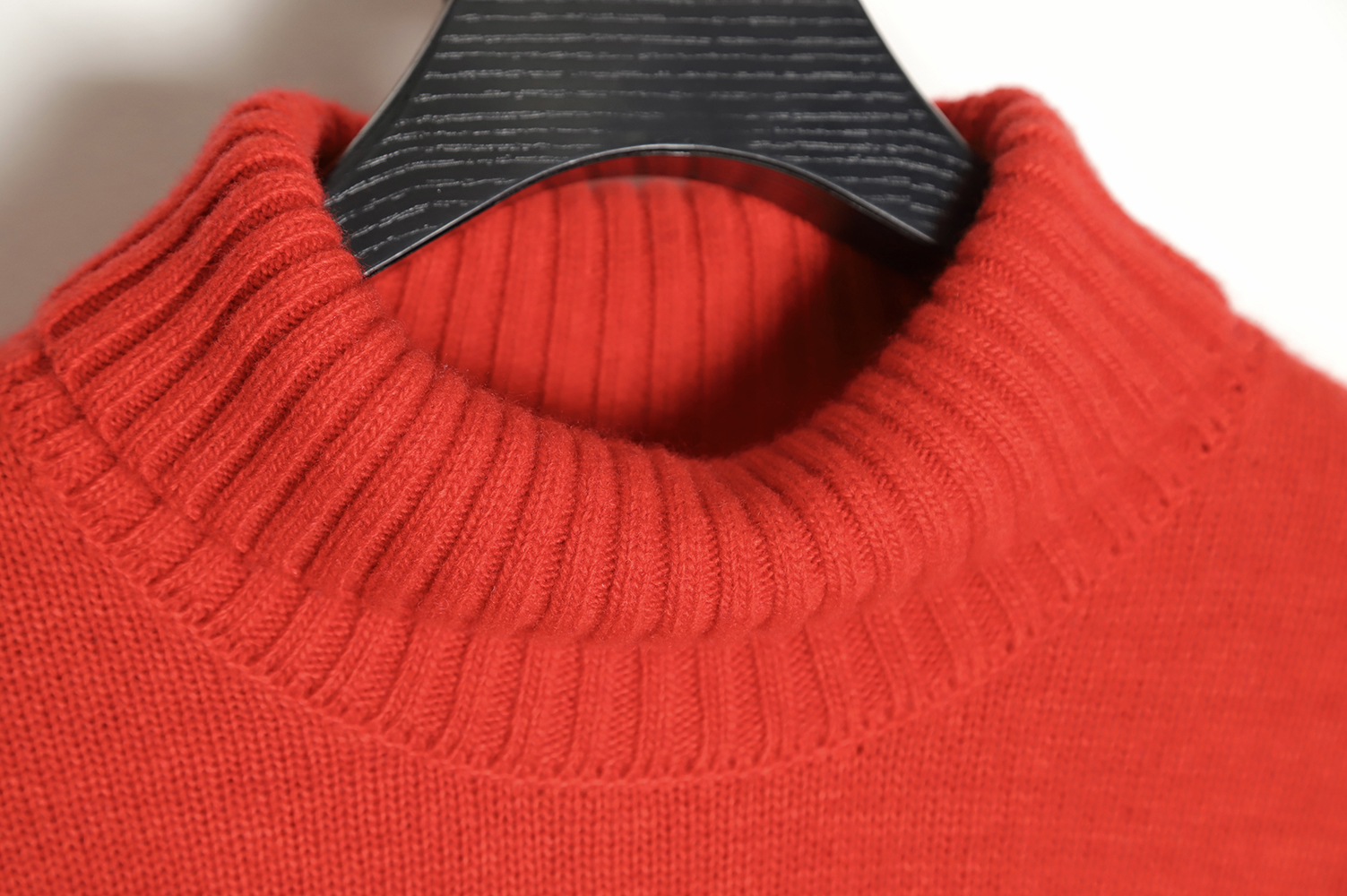 AMI PARIS Heart Turtleneck TSK1