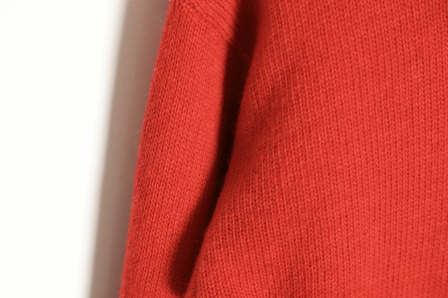 AMI PARIS Heart Turtleneck TSK1