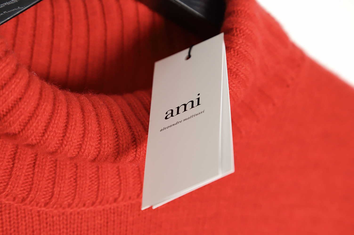 AMI PARIS Heart Turtleneck TSK1