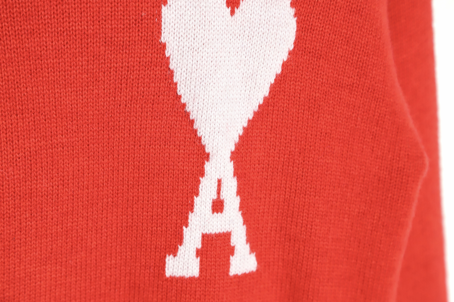 AMI PARIS Heart Turtleneck TSK1