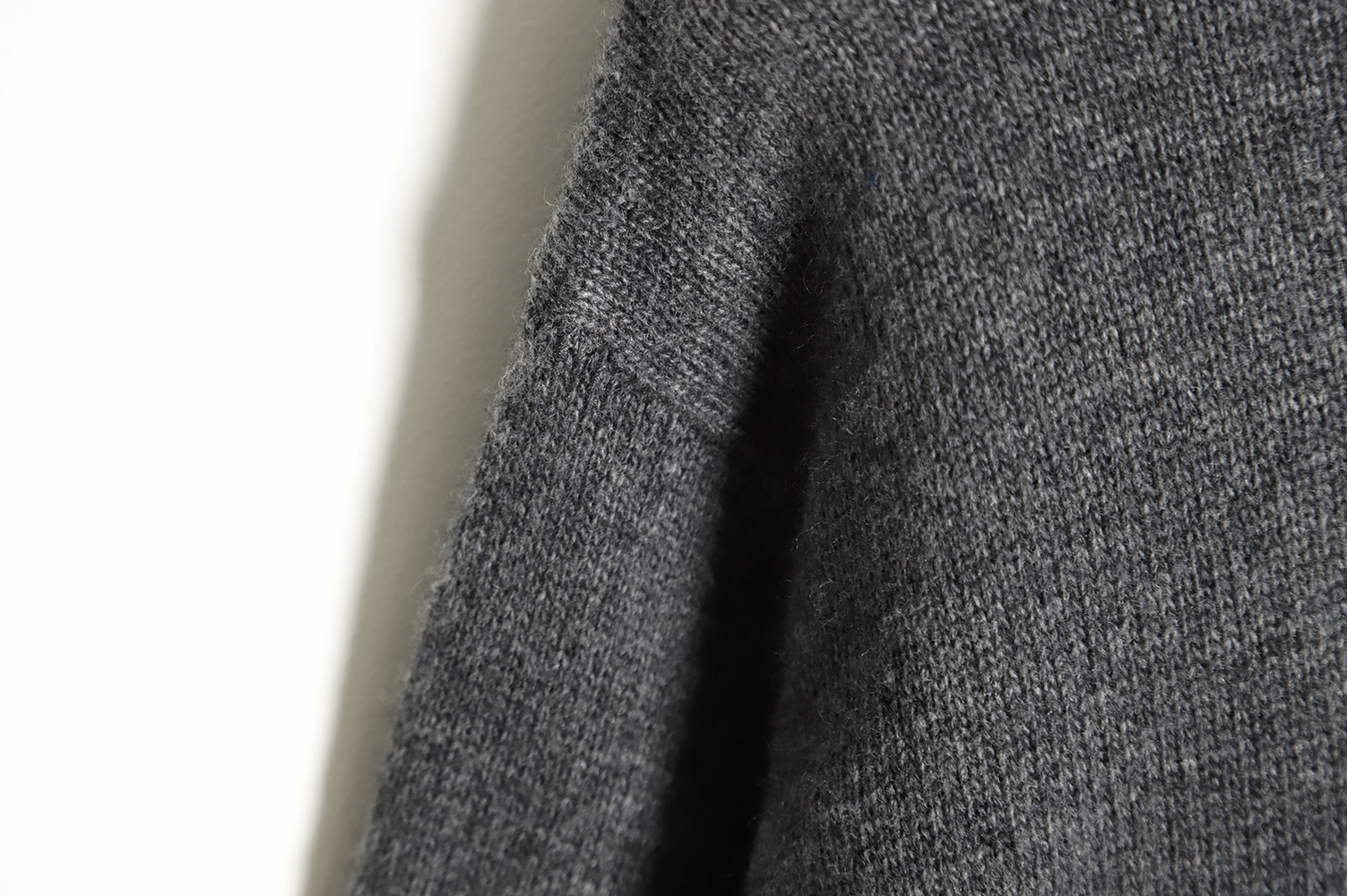 AMI PARIS Heart Turtleneck TSK4