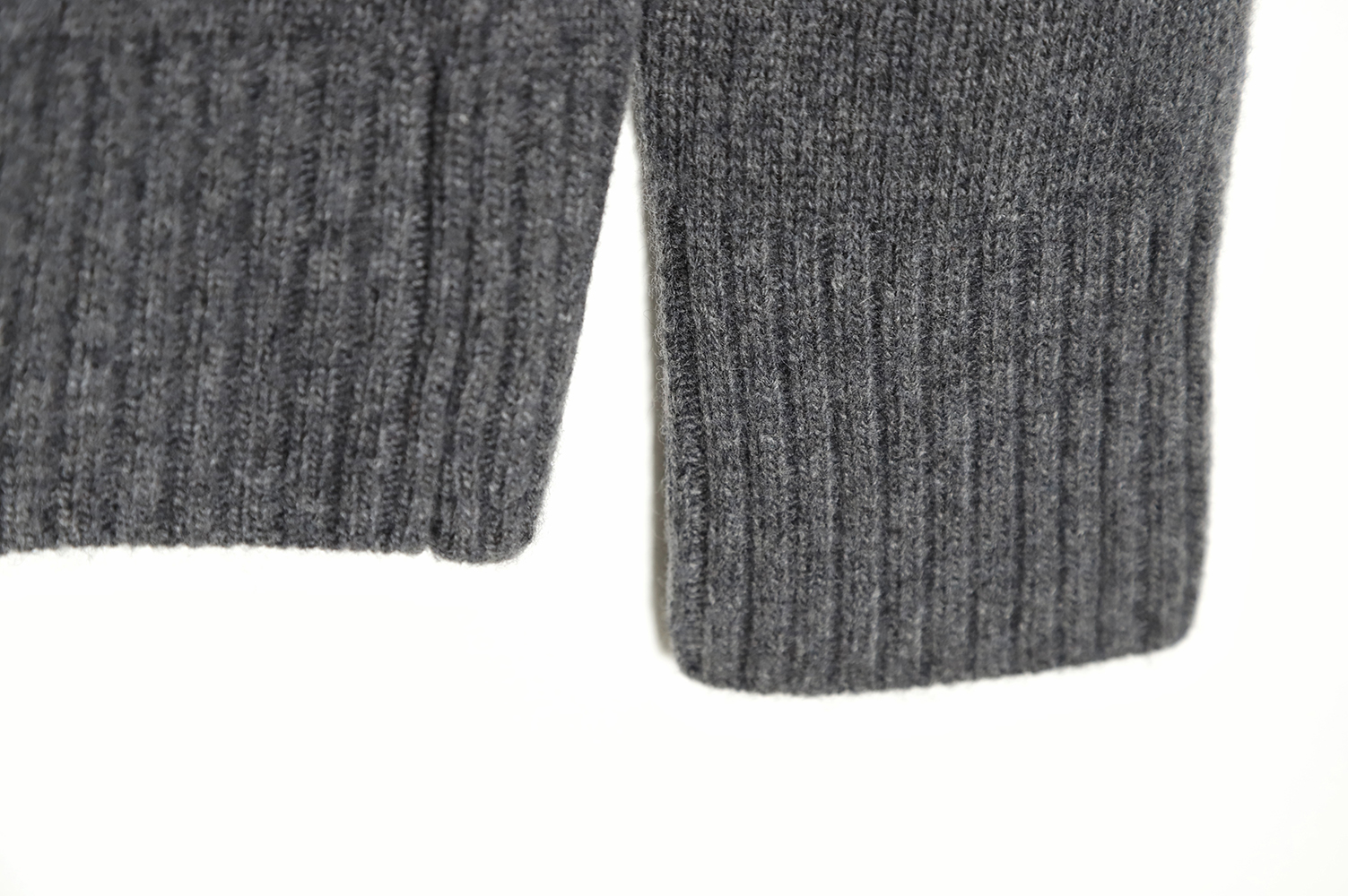 AMI PARIS Heart Turtleneck TSK4