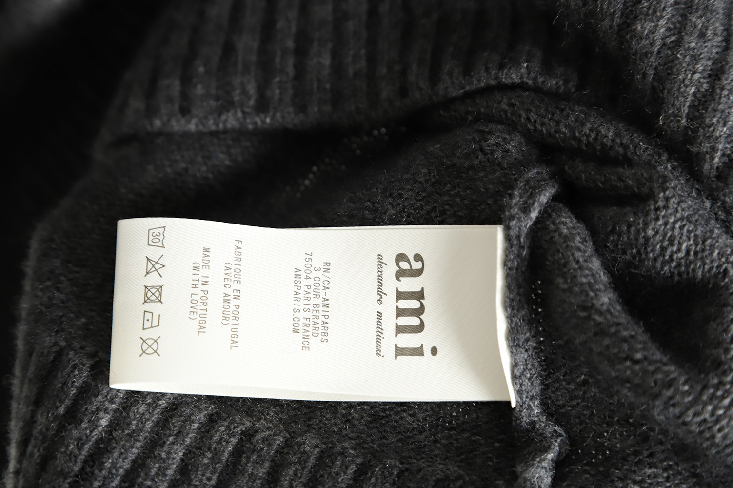 AMI PARIS Heart Turtleneck TSK4