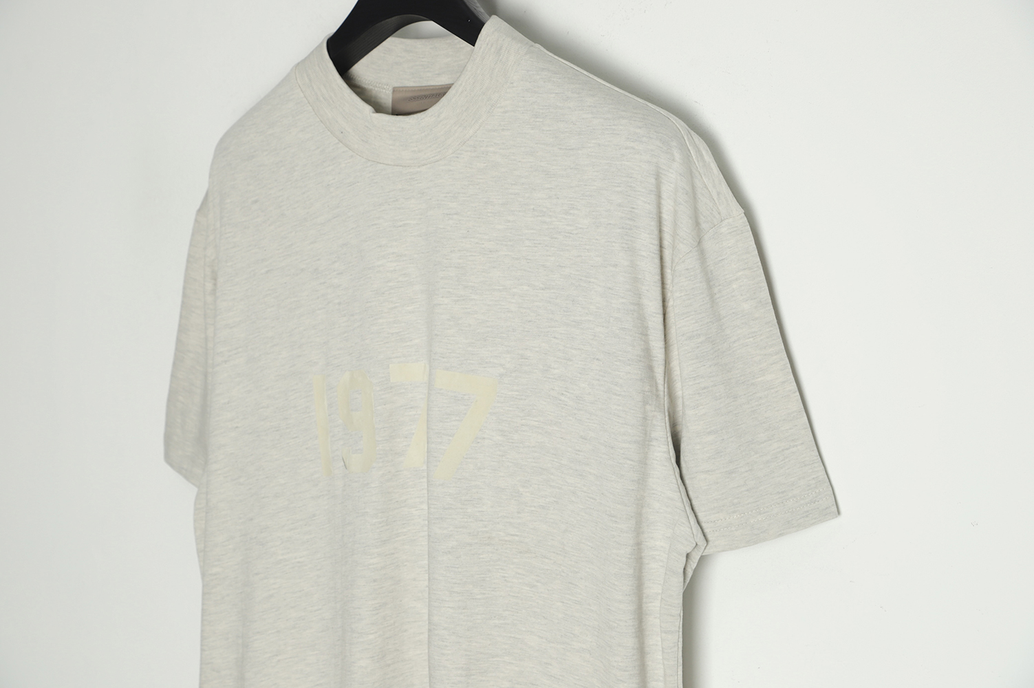 FEAR DF GOD double line 1977 flocking print short-sleeved Ivory