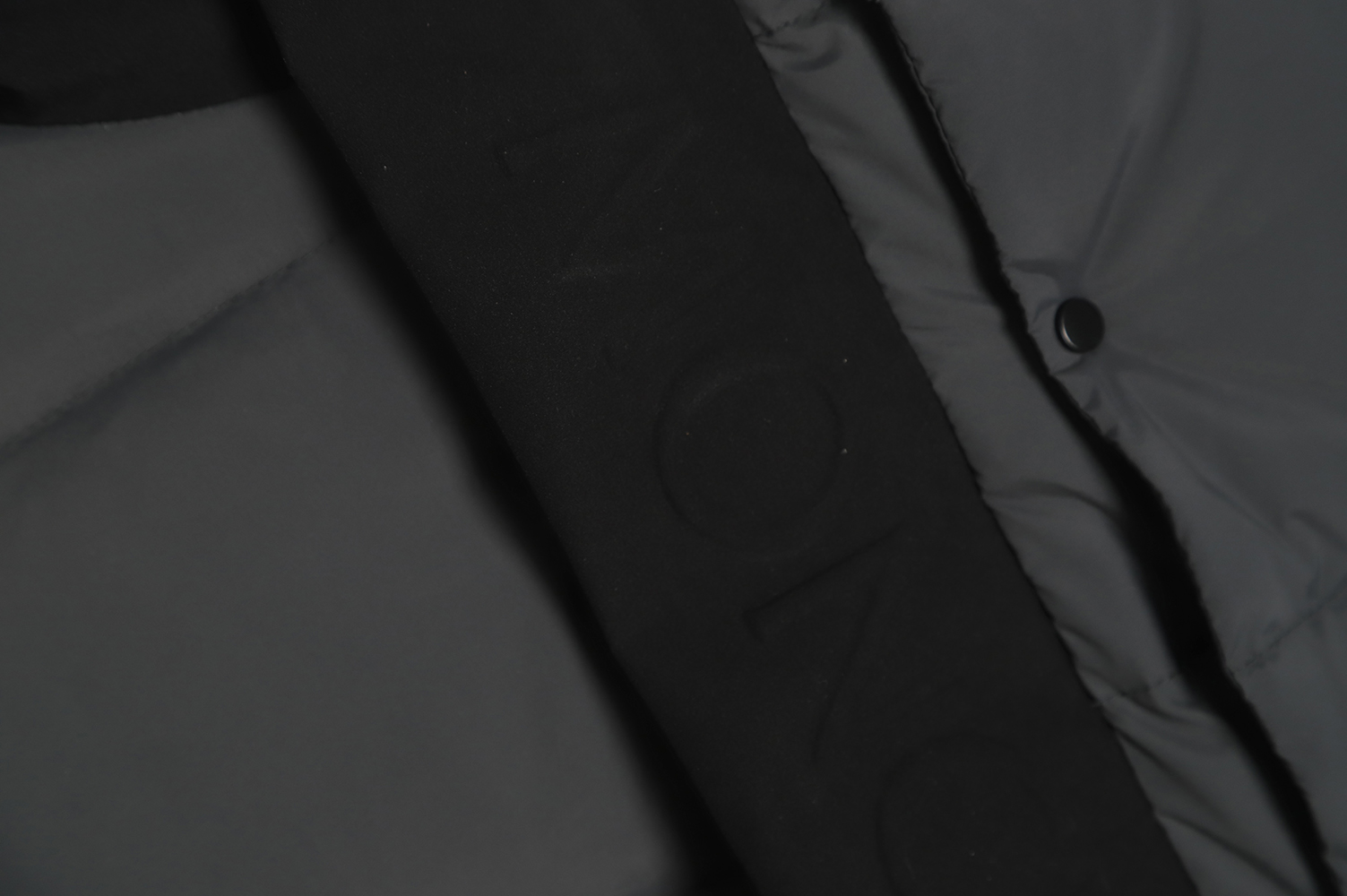 Moncler 22FW madeira black warrior placket three-dimensional embossed letter down jacket