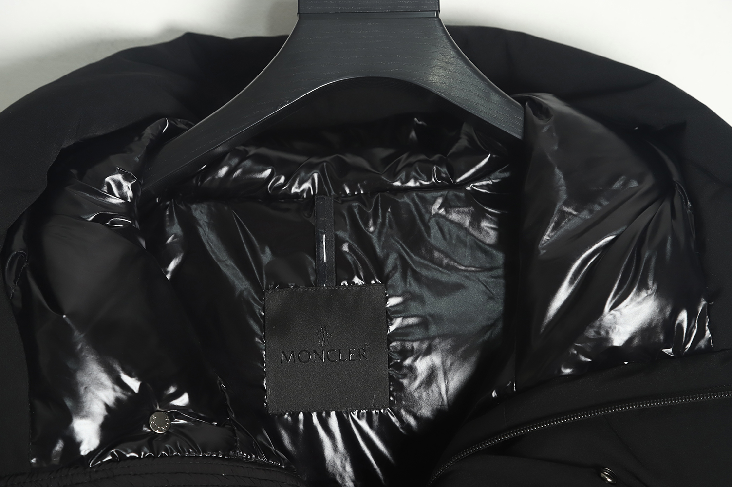 Moncler 22FW madeira black warrior placket three-dimensional embossed letter down jacket TSK1