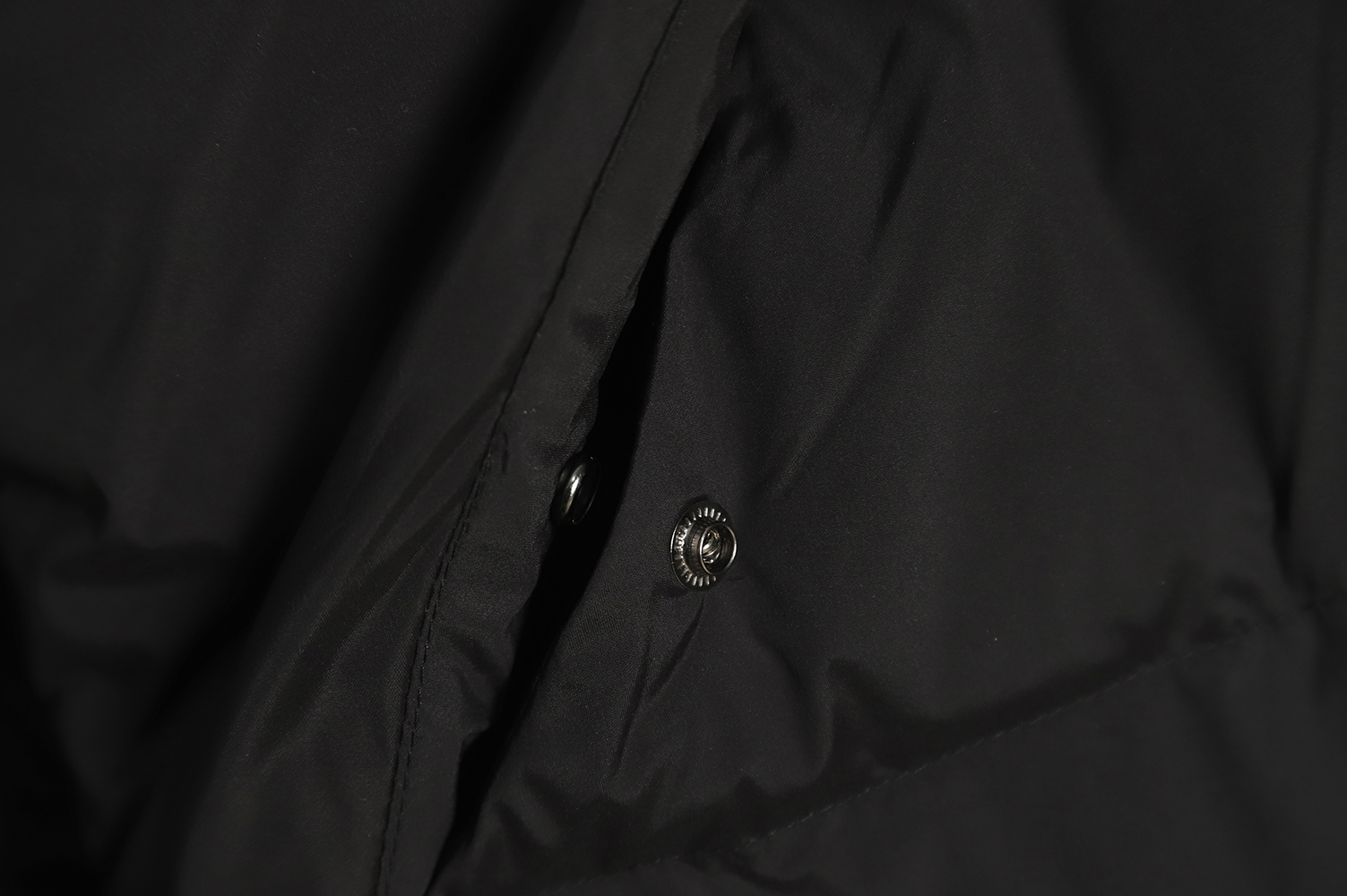 Moncler 22FW madeira black warrior placket three-dimensional embossed letter down jacket TSK1