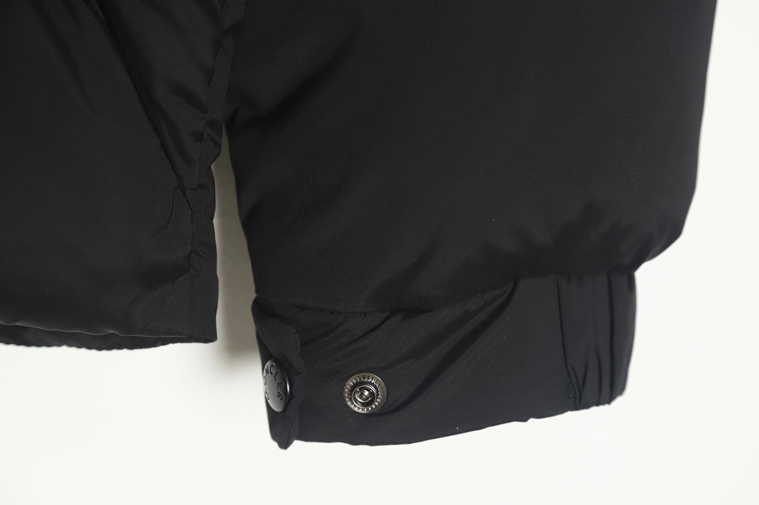 Moncler 22FW madeira black warrior placket three-dimensional embossed letter down jacket TSK1