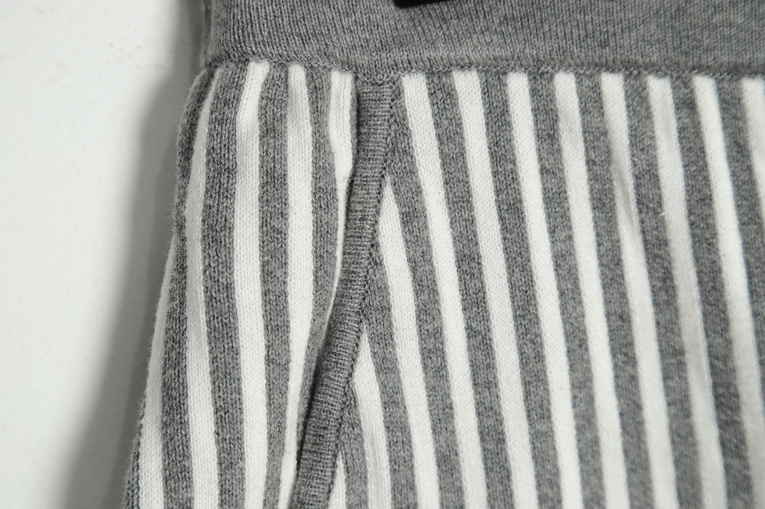 THOM BMOMTHE 22ss striped shorts