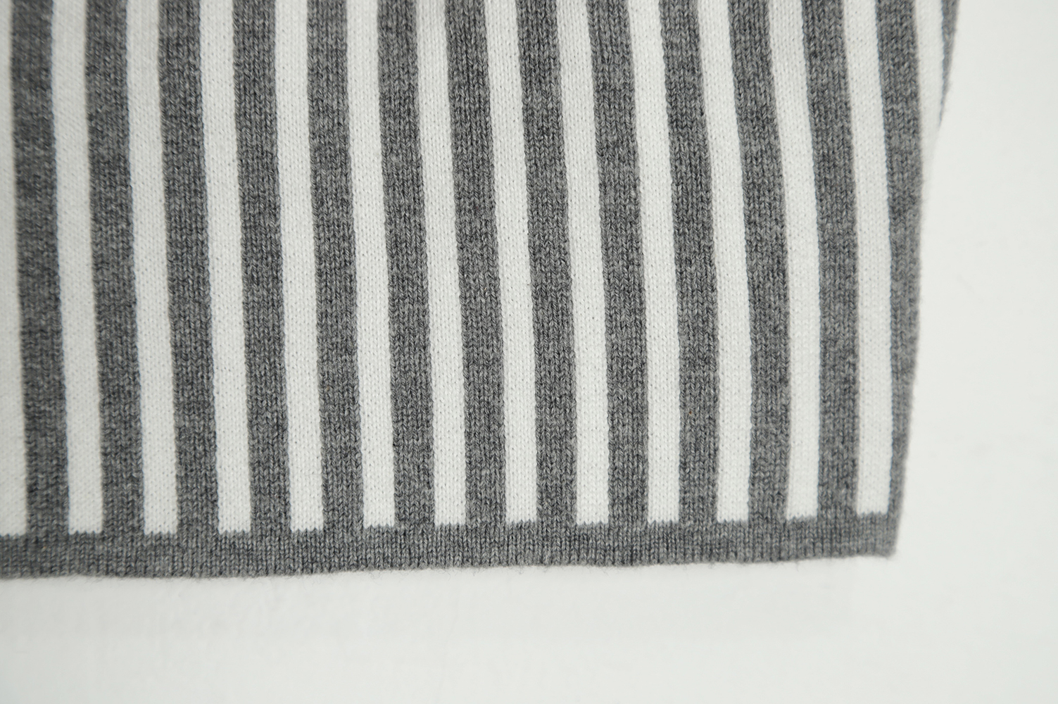 THOM BMOMTHE 22ss striped shorts