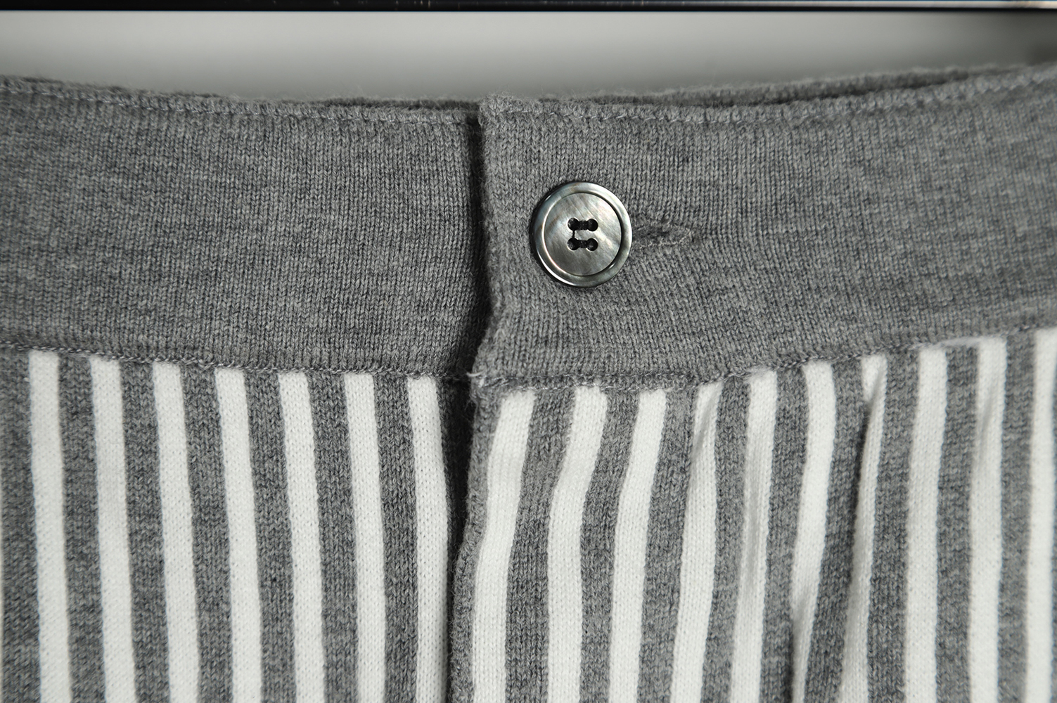 THOM BMOMTHE 22ss striped shorts