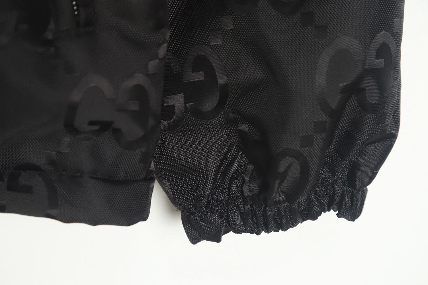 G*u*i 22fw shadow jacquard down jacket tsk1