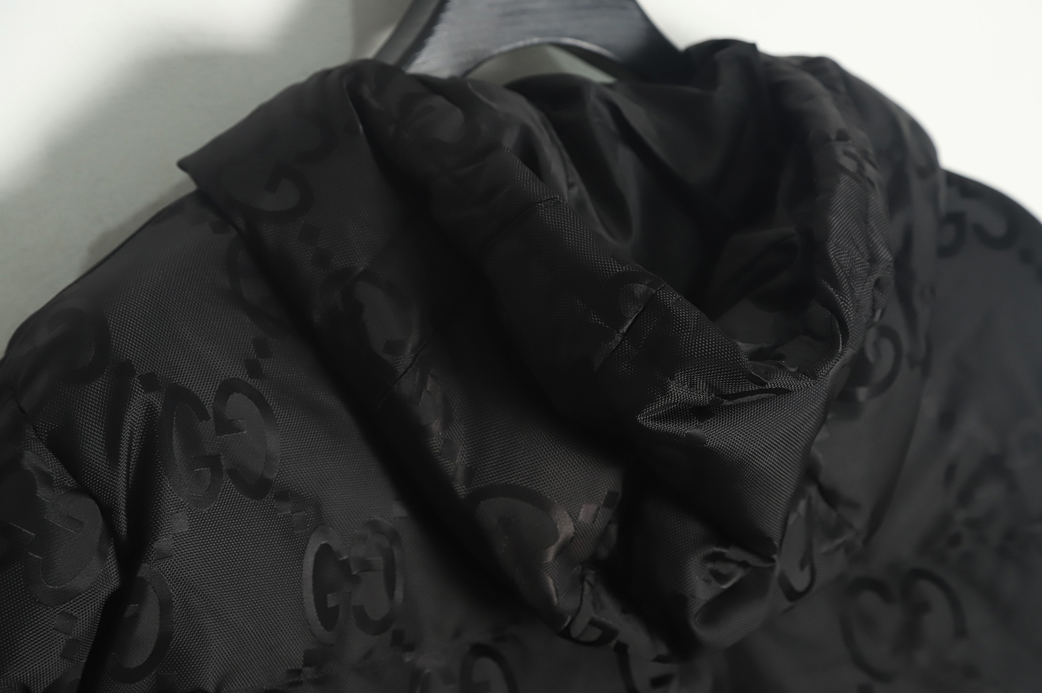 G*u*i 22fw shadow jacquard down jacket tsk1