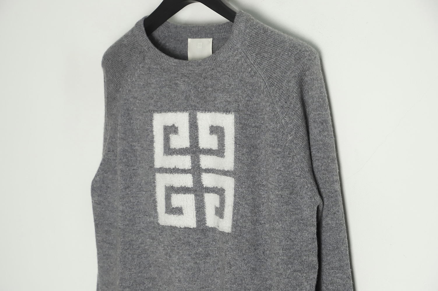 Givenchy 22FW chest large LOGO towel embroidered round neck sweater