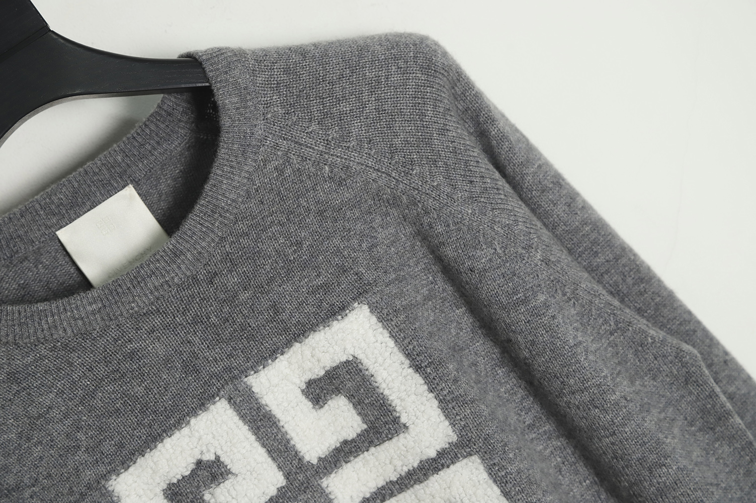 Givenchy 22FW chest large LOGO towel embroidered round neck sweater