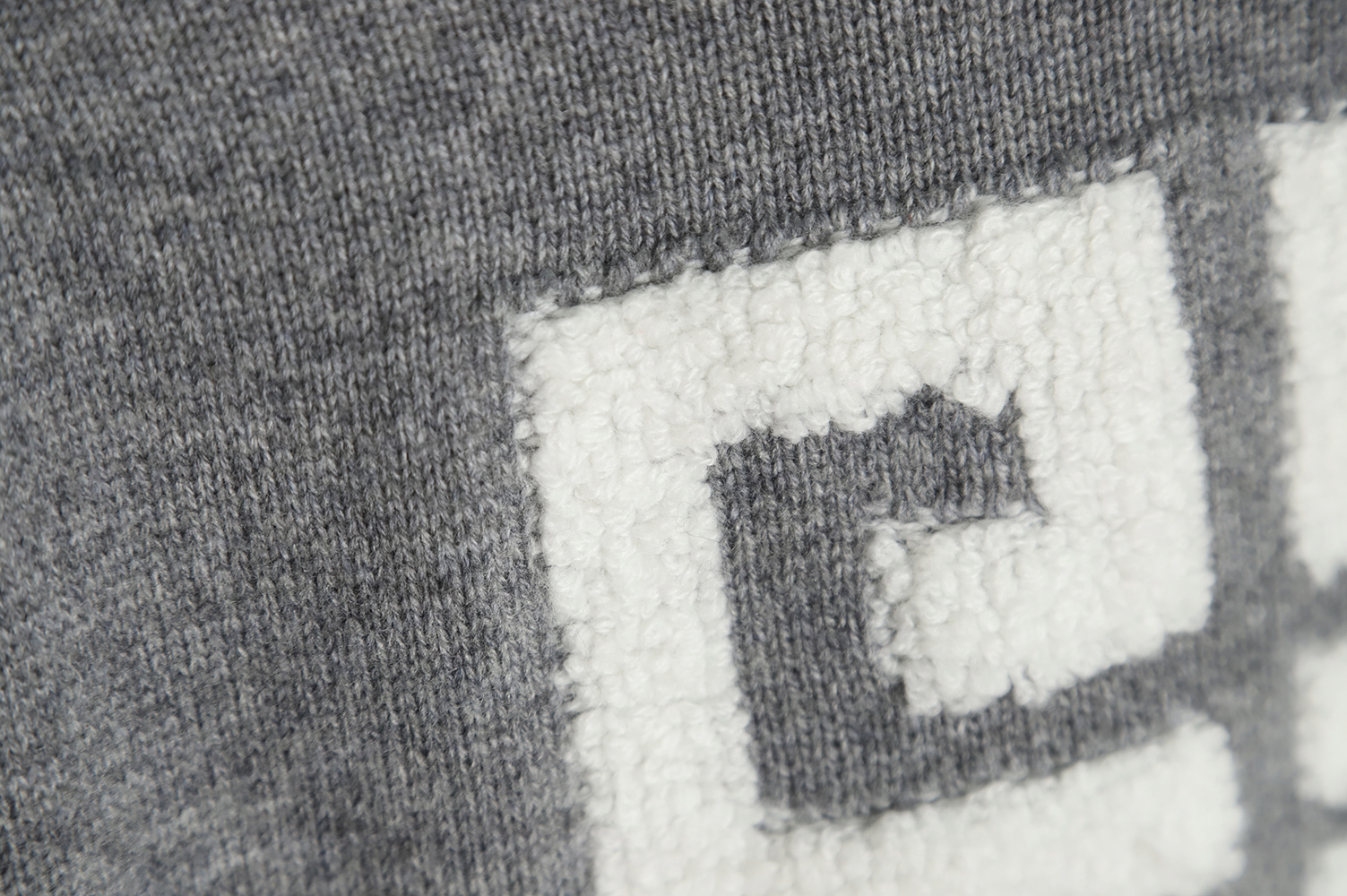 Givenchy 22FW chest large LOGO towel embroidered round neck sweater