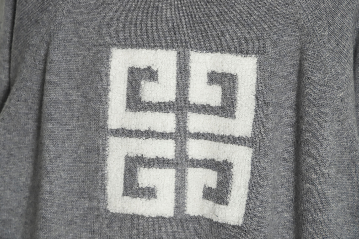 Givenchy 22FW chest large LOGO towel embroidered round neck sweater