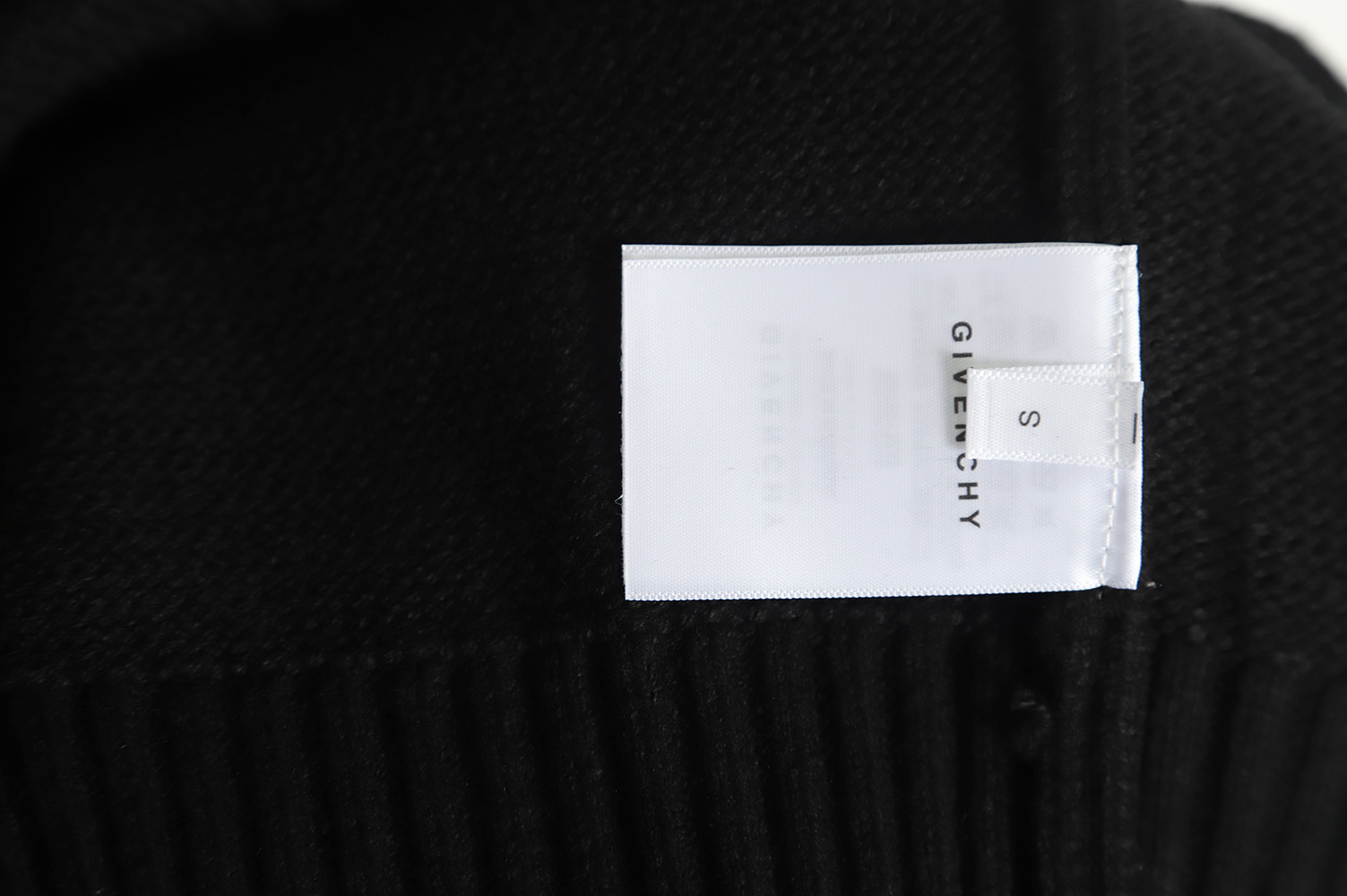 Givenchy 22FW shoulder strap lock strap round neck sweater