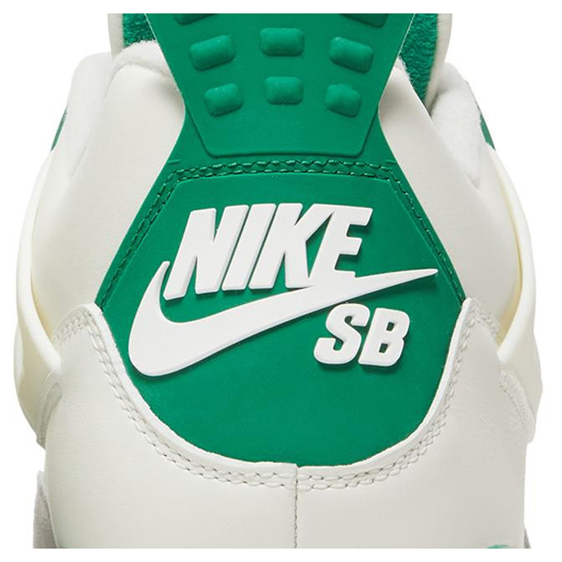 NIKE SB X AIR JORDAN 4 RETRO 