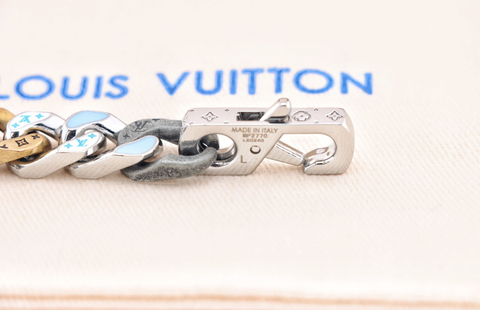 l0*is V*t0n chain links patches bracelet