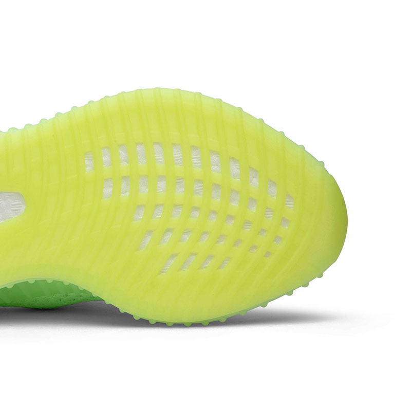 Y**zy boost 350 v2 gid glow